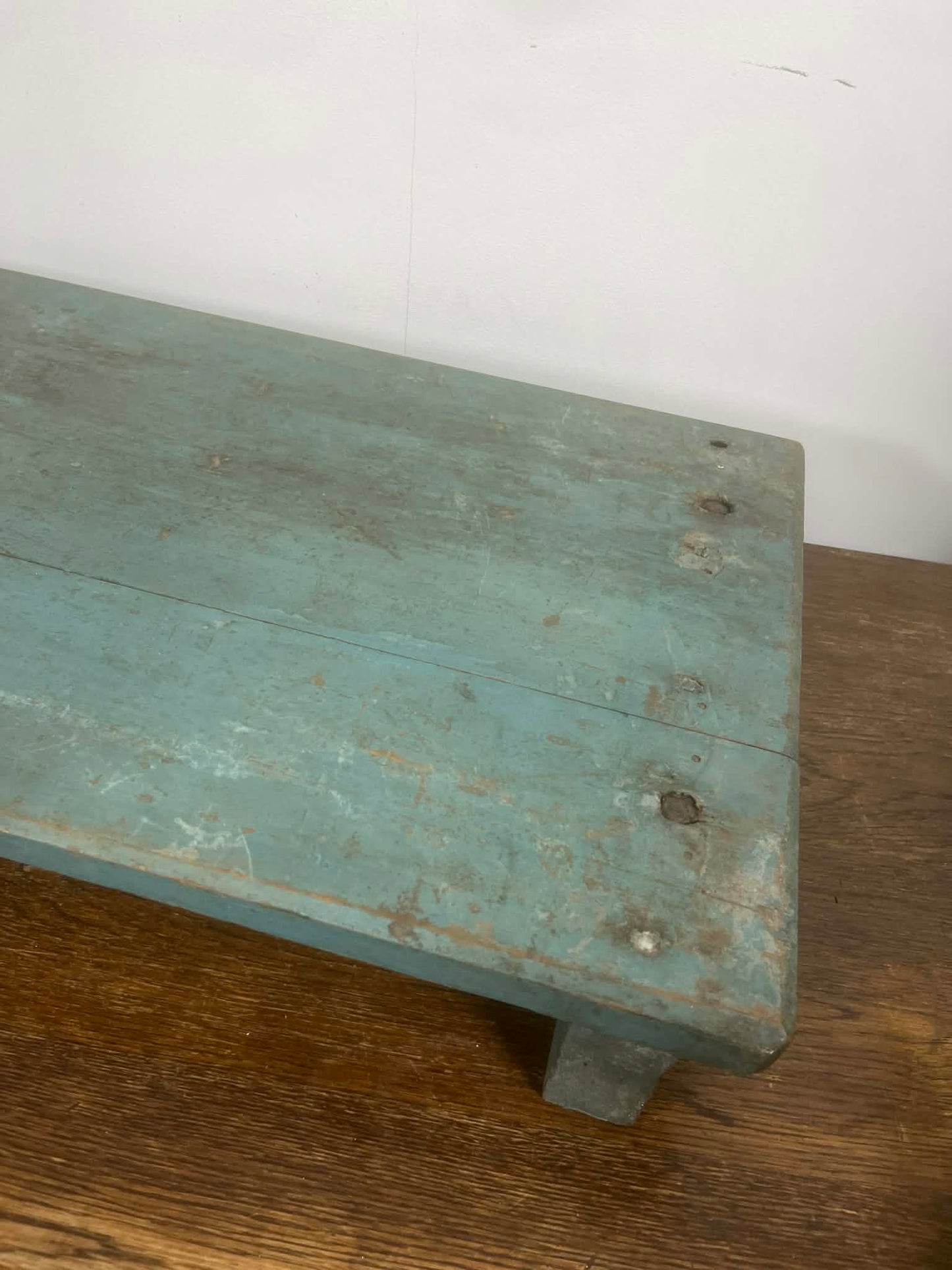 Handcrafted Indian Hardwood Riser – Rustic Teal