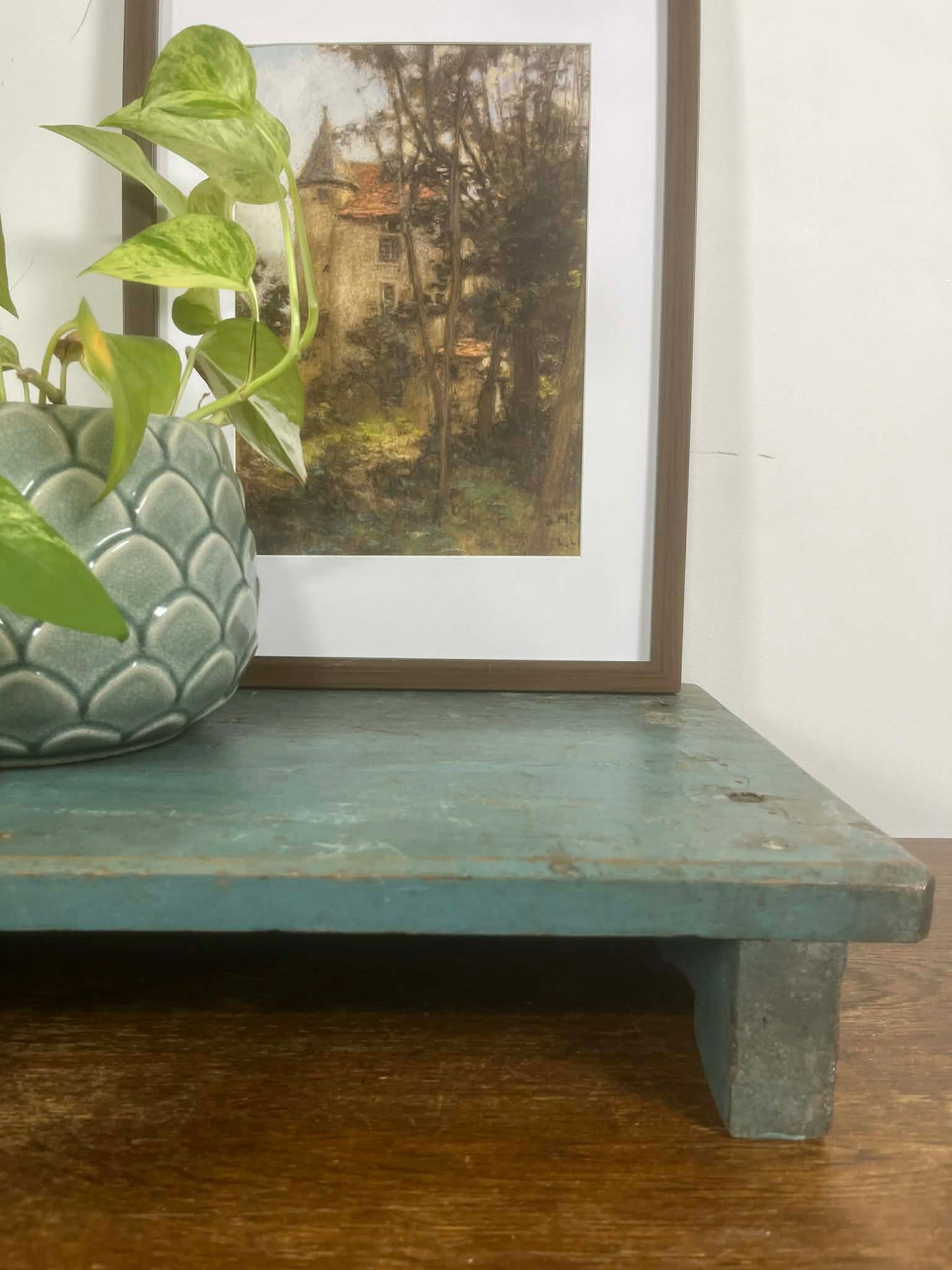 Handcrafted Indian Hardwood Riser – Rustic Teal