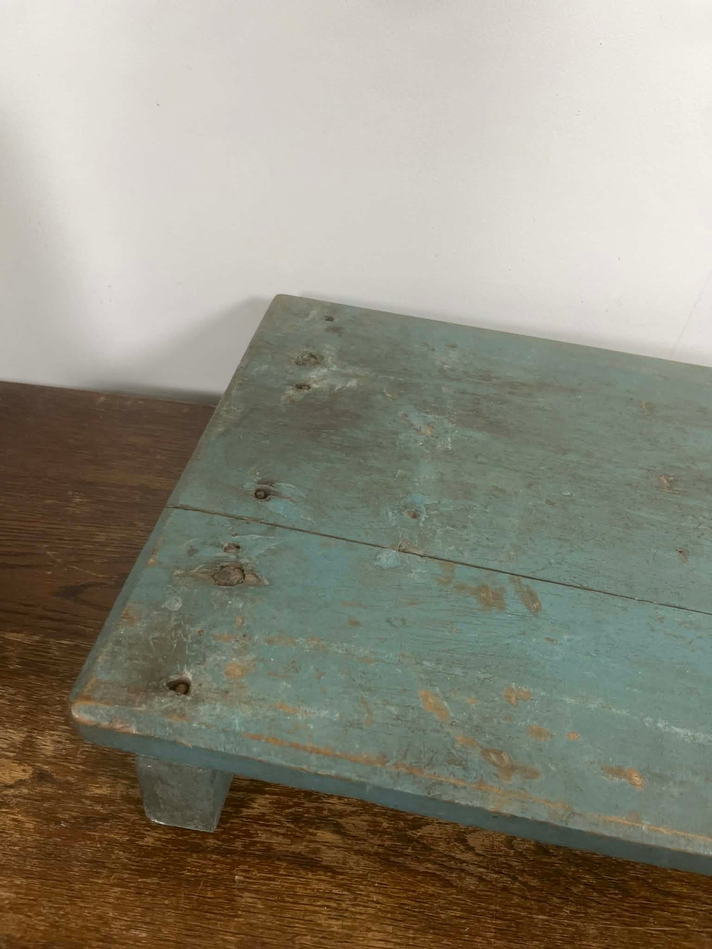 Handcrafted Indian Hardwood Riser – Rustic Teal