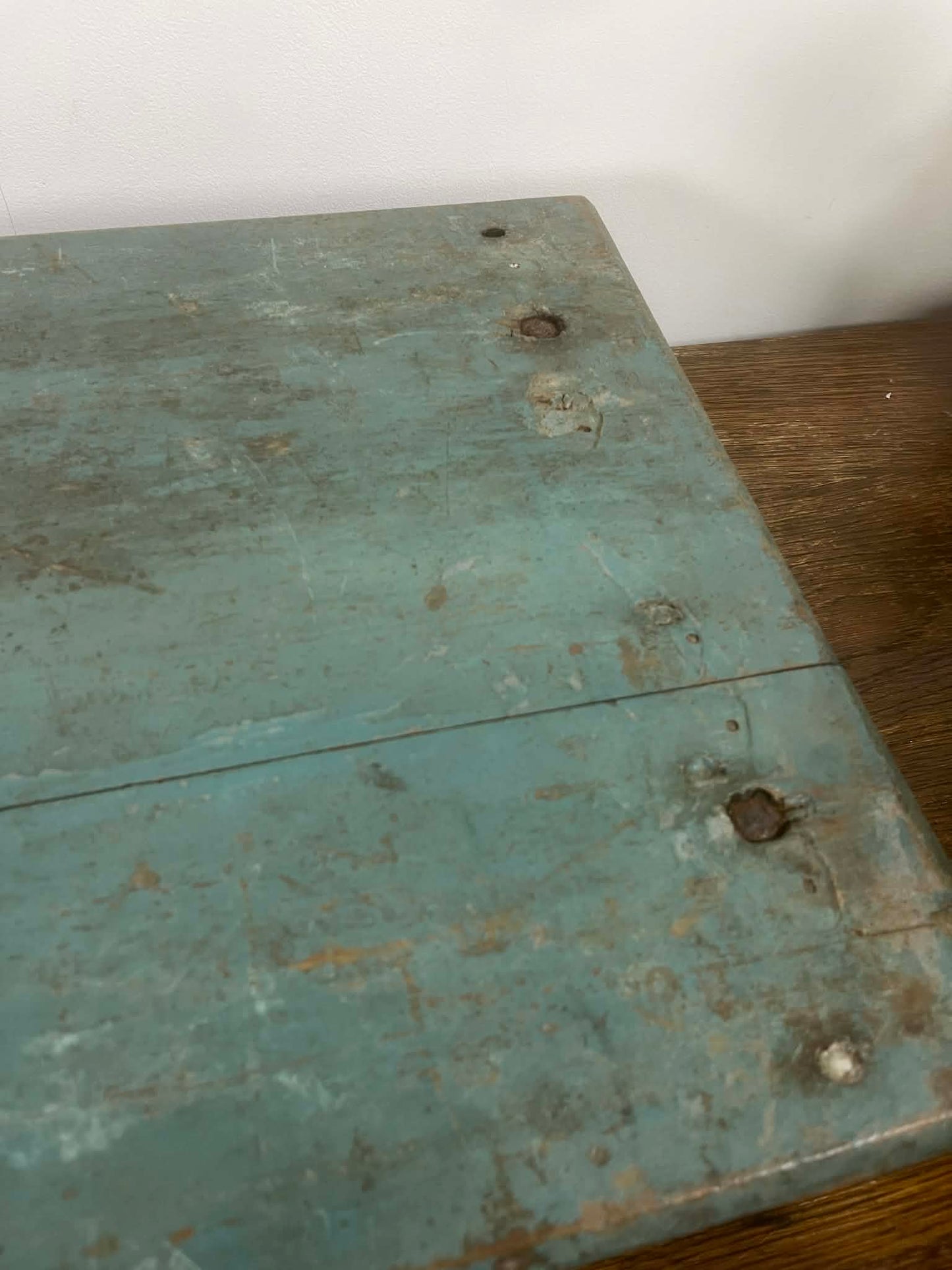 Handcrafted Indian Hardwood Riser – Rustic Teal